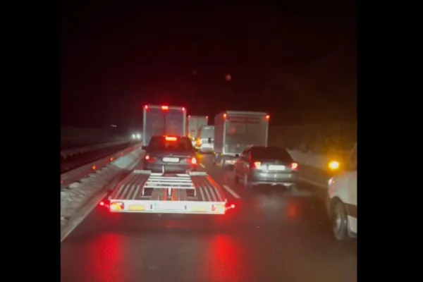 Trafic restricţionat pe A3, în zona Moara Vlăsiei, din cauza unui accident în care au fost implicate mai multe autovehicule