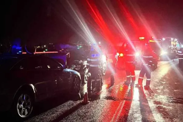 Accident grav pe DN 73, în județul Argeș. Trei copii şi doi adulţi, răniți în urma impactului dintre trei mașini