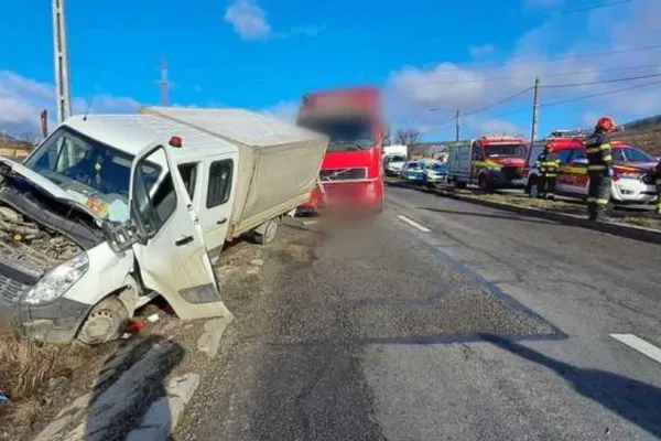 Accident pe DN 1, în Cluj: impact între o autoutilitară și un TIR după ce unul dintre șoferi nu a păstrat distanța