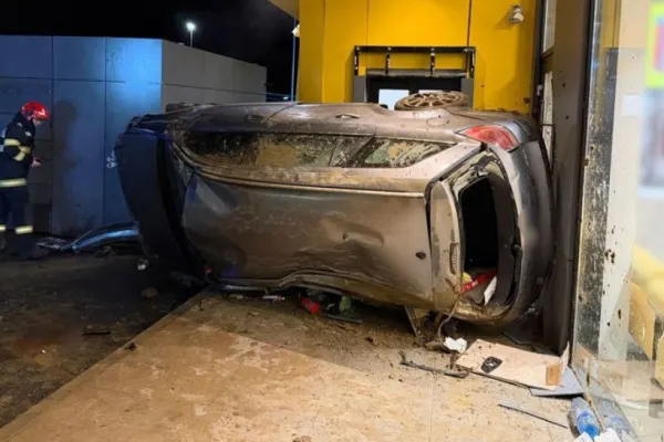 Un bărbat a fost reținut după un accident violent într-o parcare a unui mall din Cluj