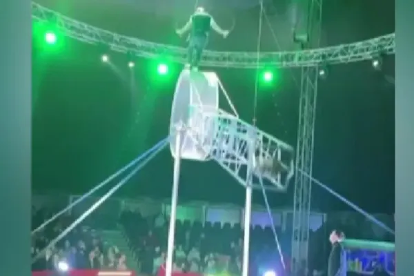 Accident grav la circ, în Craiova: acrobat prăbușit de pe „Roata Morții”, de la patru metri înălțime