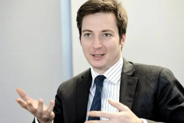 Andrei Caramitru: ”Căderea guvernului va duce euro la 7 lei. Investitorii se vor retrage dacă pică Bolojan”