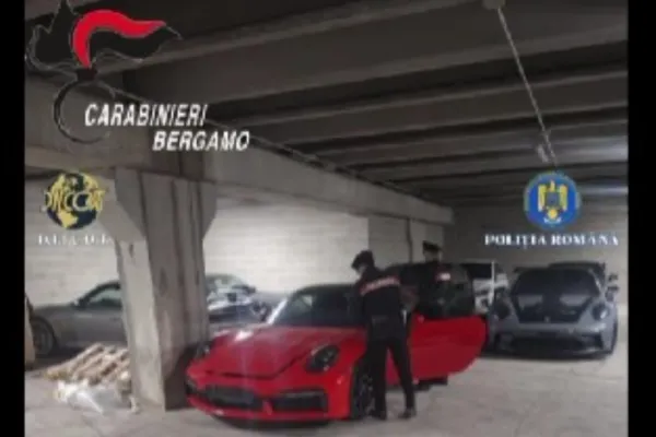 20 de mașini de lux, evaluate la 1,7 milioane de euro, descoperite în Italia într-un dosar de fraudă cu credite și leasing