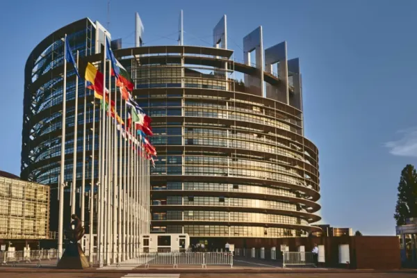Cutremur la Bruxelles: Parlamentul European blochează acordul UE cu Trump