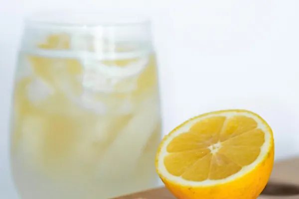 Cea mai simplă rețetă de limoncello pe care o poți face acasă. Gustul autentic al vacanțelor în Italia