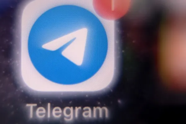Kremlinul îi lasă pe ruși fără Telegram. Ce motiv au găsit autoritățile pentru a restricționa accesul la cea mai populară aplicație din Rusia