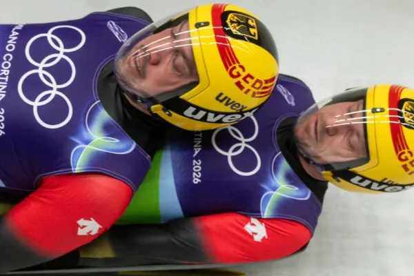 Germania, la un pas să piardă aurul la sanie din cauza unui sportiv român care a blocat ușa vestiarului