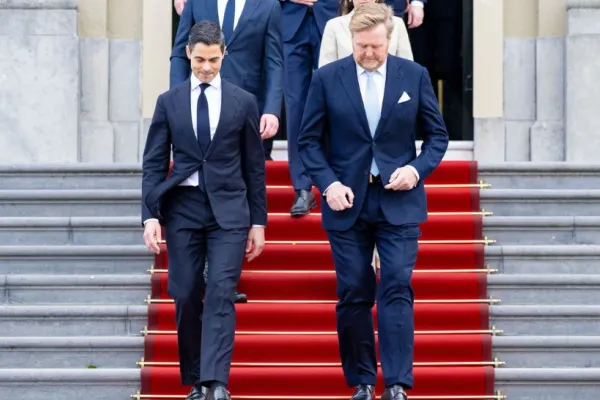 Premieră istorică la Haga. A fost învestit cel mai tânăr lider și primul șef de guvern, homosexual declarat
