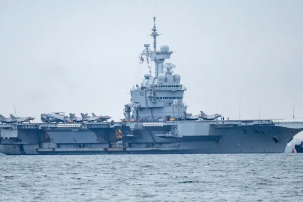 Dronă rusească, prinsă dând târcoale portavionului nuclear Charles de Gaulle în portul Malmo. Cum au reacționat forțele NATO