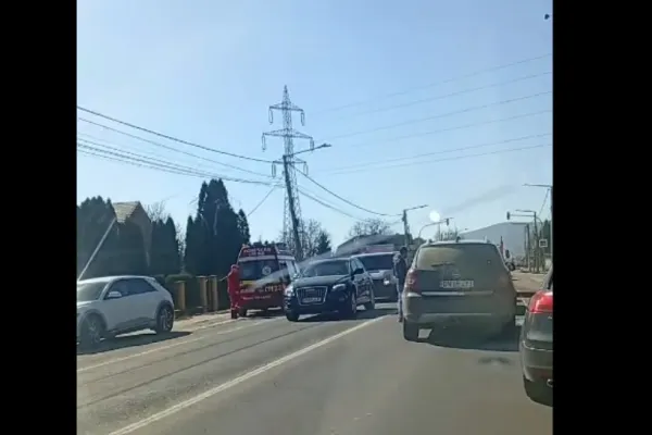 Accident cu 12 persoane în Bistrița-Năsăud: o femeie și doi copii, la spital VIDEO