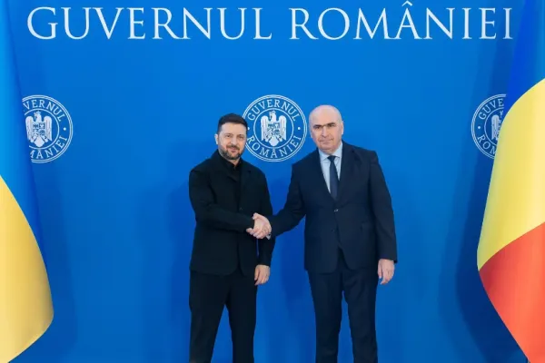 Bolojan, explicații după ce i-a ținut pe jurnaliștii români la gardul Guvernului, dar pe cei ucraineni i-a lăsat în clădire