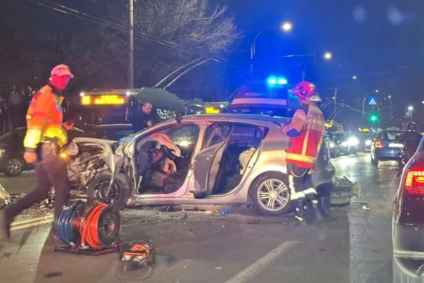 Accident cumplit pe Calea Griviței, în București: trei mașini, un moped și un troleibuz implicate  FOTO