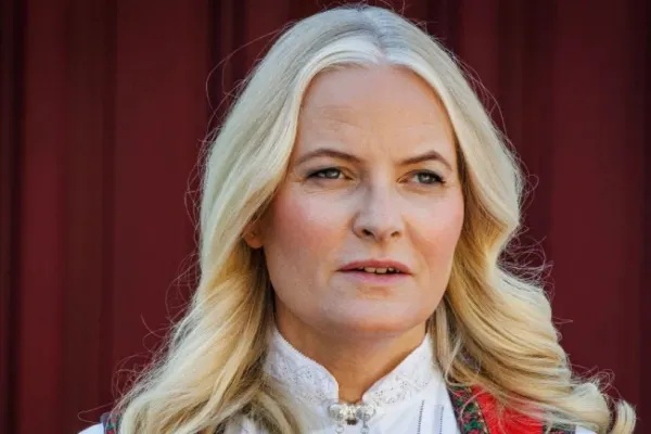 Prințesa Mette-Marit a Norvegiei afirmă că a fost „manipulată și înșelată” de Jeffrey Epstein