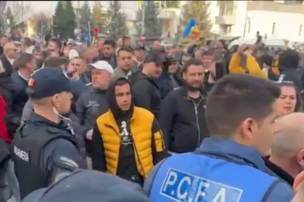 Protest cu lumânări la Târgu Jiu: minerii s-au săturat și cer demisia Guvernului