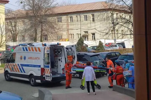 Bebelușul rănit în accidentul din Neamț, în stare critică: arsuri grave și traumatism cranian. Transfer de urgență la București