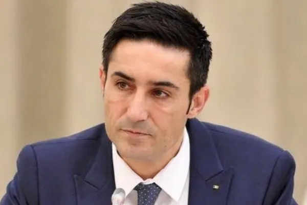 Manda către Motreanu: „Nu vreți să plecați de la guvernare nici cu apă fiartă”