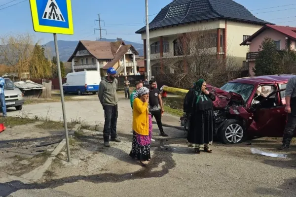 Accident grav pe Valea Oltului. O femeie a rămas prinsă între fiare