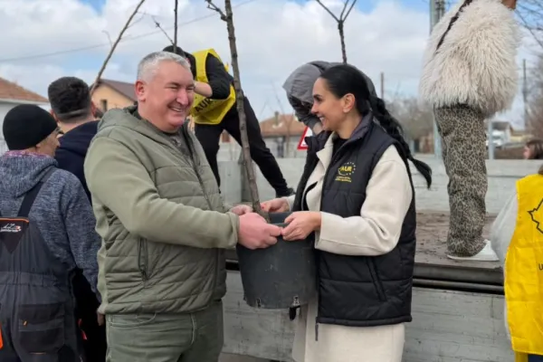 Alexandra Păcuraru, vicepreședinte AUR regiunea Dobrogea, s-a alăturat apelului lui Călin Georgescu de a planta copaci – FOTO/VIDEO