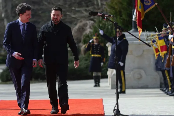 Nicușor Dan, noi gafe la vizita lui Zelenski. „Documentele secrete” și ajutorul șefei de la Protocol - VIDEO