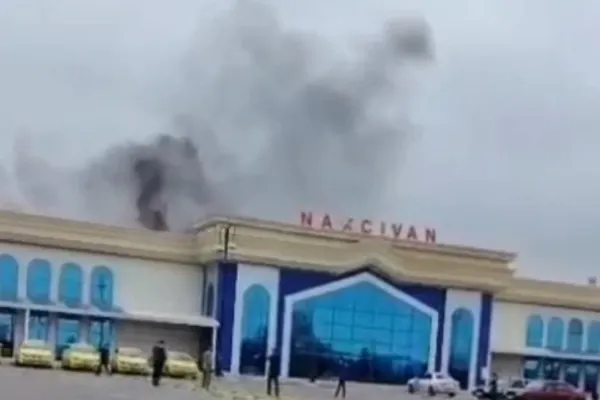 Rachete sau drone venite din direcția Iranului au căzut pe un aeroport din Azerbaidjan. Guvernul azer a transmis că își rezervă dreptul la represalii - VIDEO