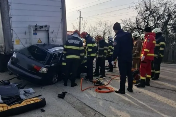 Accident grav la ieșirea din Ploiești: o tânără de 19 ani a murit, altă femeie a fost transportată la spital