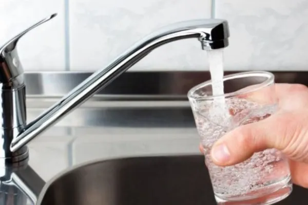 Deshidratarea poate afecta grav sănătatea: riscurile ascunse ale consumului insuficient de apă