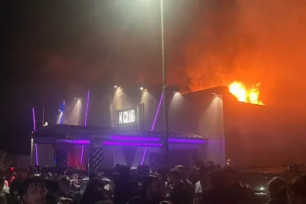 Incendiu puternic într-un club din Germania: sute de persoane au fost evacuate