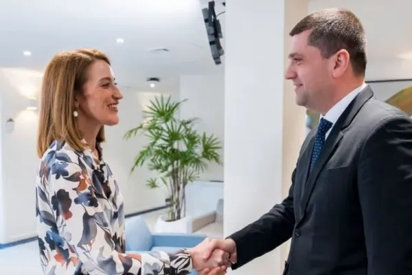 Radu Miruță, discuții la Bruxelles cu Roberta Metsola despre un posibil program SAFE 2 și rolul industriei românești de apărare