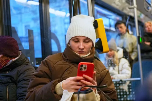 Rusia, offline: Moscoviții folosesc stații, pagere și hărți pe hârtie după ce Putin ar fi cerut blocarea accesului la internet