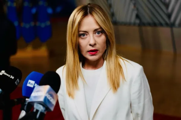 Giorgia Meloni sună alarma: Europa ”a dormit” într-o ”lume poleită” a dependenței de SUA, Rusia și China