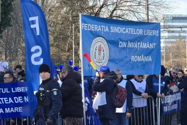 Sindicatele din educație acuză Guvernul că „îngroapă sistemul de învățământ” și sfidează legea salarizării
