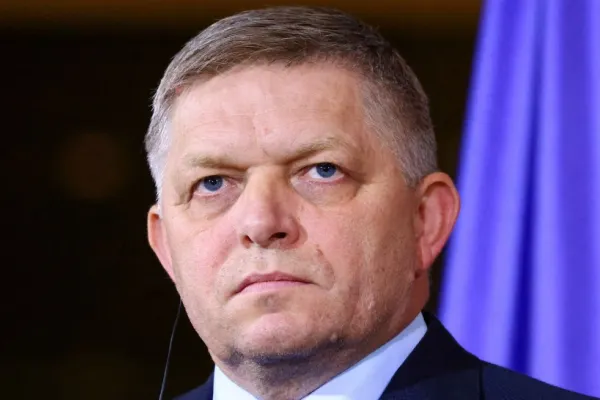 Ultimatumul lui Robert Fico pentru Bruxelles: Slovacia amenință că blochează cele 90 de miliarde de euro pentru Ucraina dacă Viktor Orban cade de la putere