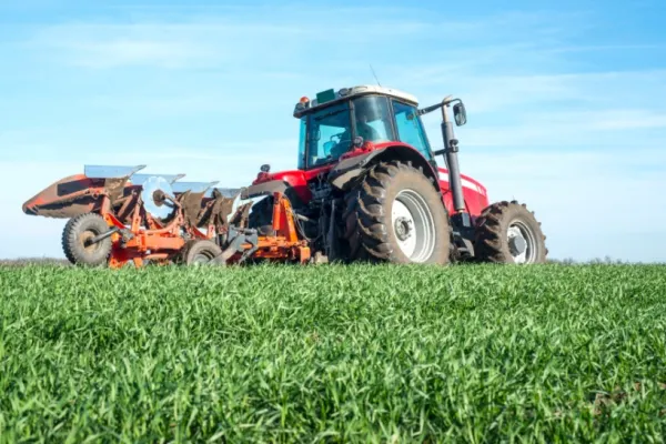 Subvenții agricultură 2026. Proiectul „Motorină fără taxe”, blocat de criza din Guvern. Fermierii cer măsuri urgente