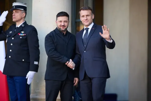 Vizită strategică la Paris. Volodimir Zelenski se întâlnește cu Emmanuel Macron pentru a menține Ucraina în prim-plan