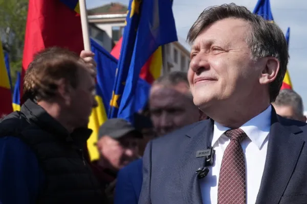 Crin Antonescu vede o singură variantă pentru ieșirea din criza politică. Numele pe care îl consideră potrivit ca șeful viitorului guvern