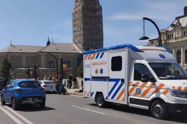 Cinci vehicule implicate într-un accident pe podul central din Oradea: o persoană a ajuns la spital