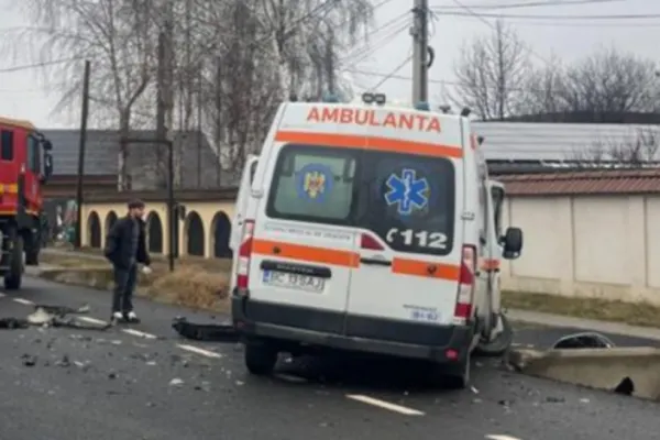 Accident între o ambulanță și un autoturism pe DN2-E85, în Bacău. Patru persoane au ajuns la spital