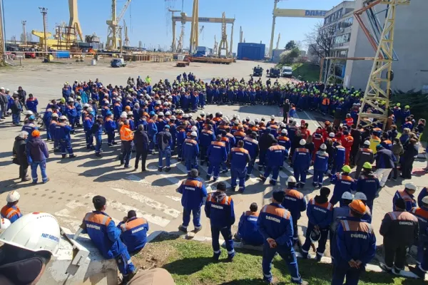 O nouă zi de protest la Șantierul Naval Mangalia. Angajații cer plata salariilor și aprobarea planului de reorganizare