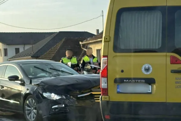 Microbuz școlar și un autoturism, implicate într-un accident în județul Maramureș