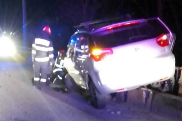 Accident pe DN 17, în Bistrița-Năsăud: trei răniți transportați la spital după impactul cu un podeț