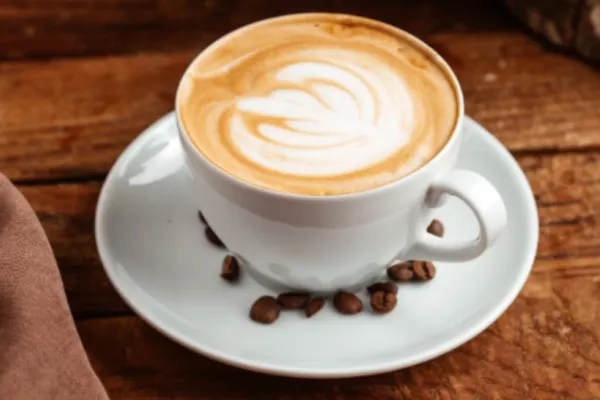 Cafeaua servită în cafenele, restaurante și hoteluri nu va mai fi la fel. UE scoate din joc pliculețele de zahăr și mini-porțiile de lapte