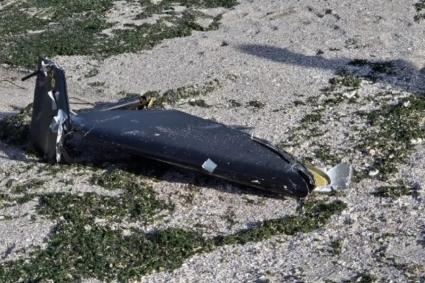 Alertă la Tuzla: posibile fragmente de dronă descoperite pe plajă. Autoritățile, prezente la fața locului - FOTO