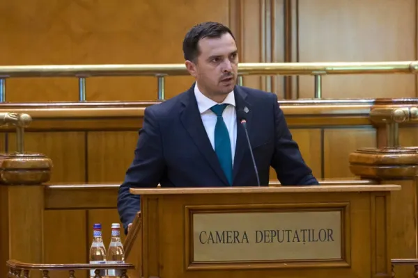 Mihai Enache (deputat AUR): „În Europa se ieftinește transportul public, în România guvernanții îl scumpesc. Asta e “grija” PSD-PNL-USR-UDMR pentru români”