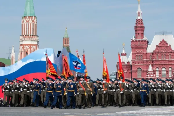 Serviciile secrete olandeze avertizează: Rusia se pregătește „concret” pentru un posibil conflict cu NATO