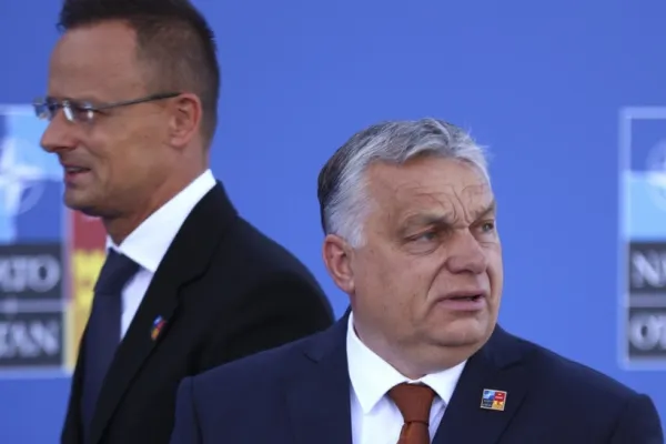 Încă un scandal explodează în Ungaria, înainte de alegeri. Ministrul de Externe al lui Orban, înregistrat când îi trimite lui Lavrov un document despre Ucraina