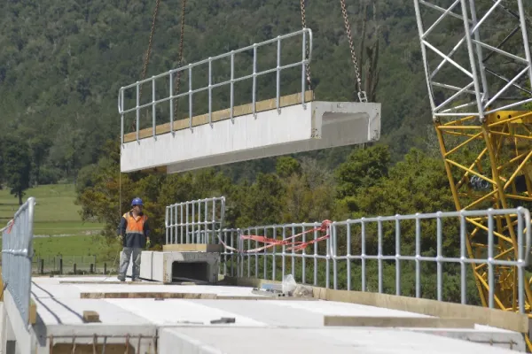 Guvernul restricționează accesul muncitorilor asiatici pe piața muncii din România