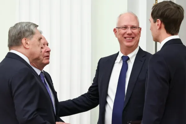 Mutare bombă la Washington. Emisarul lui Putin bate la ușa Casei Albe chiar înainte de decizia crucială privind petrolul rusesc