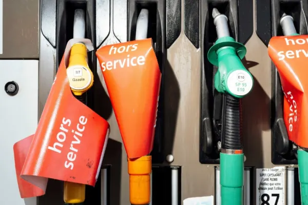Cel mai mare lanț de benzinării din Franța a majorat la 2,2 euro/litru plafonarea pentru motorină