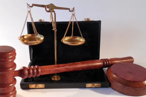 Doi polițiști de la Penitenciarul Rahova, trimiși în judecată pentru presupuse acte de tortură asupra autorului crimei din Grădina Botanică din Craiova