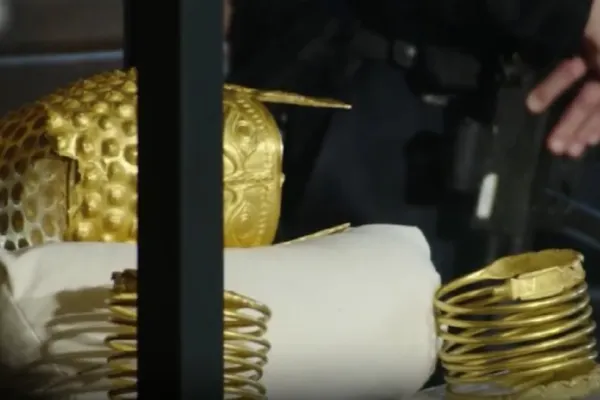 Măsuri de ultima oră pentru ca tezaurul să nu mai fie furat. Coiful de la Coțofenești va ajunge în România